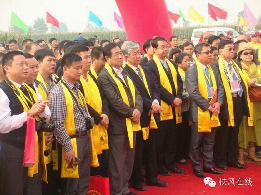 祭拜马援墓