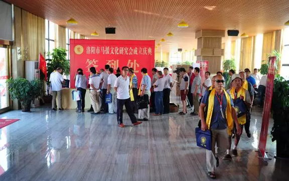 马氏宗亲参会代表有序签到