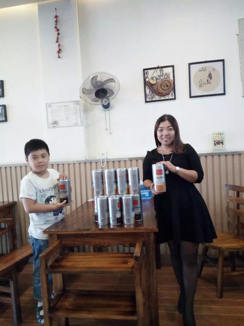 本次活动的青岛金特啤酒有马华芳【苏北人】躜助